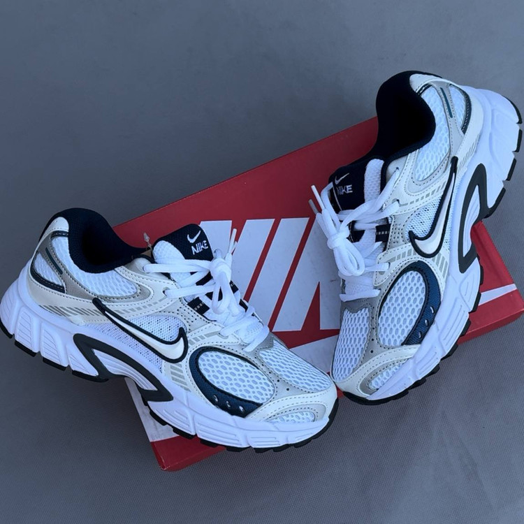کتونی نایک وی 5 سفید سرمه ای Nike V5 RNR