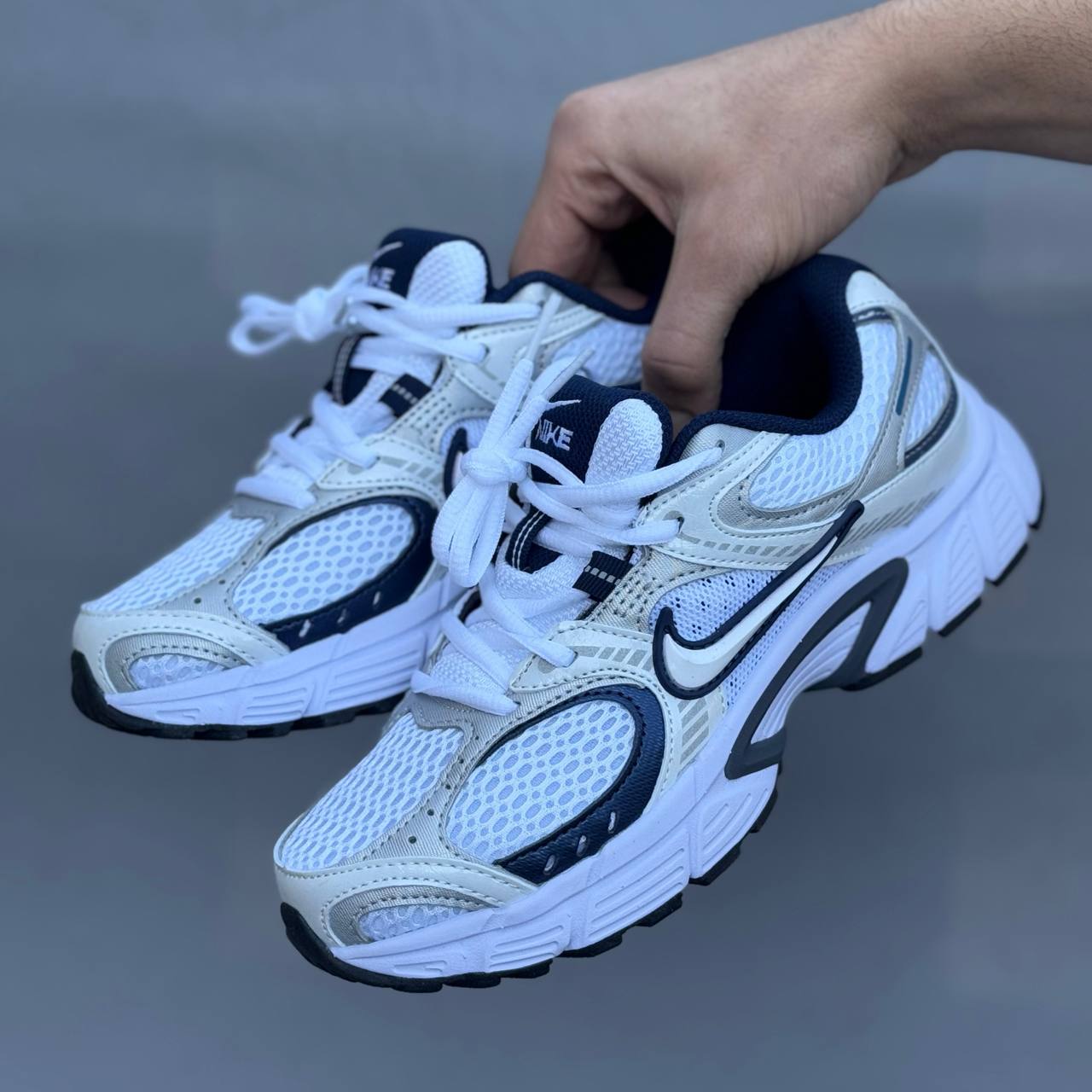 کتونی نایک وی 5 سفید سرمه ای Nike V5 RNR