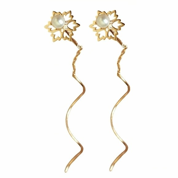 گوشواره طلا 18عیار گل مروارید بخیه ای 0.600گرم