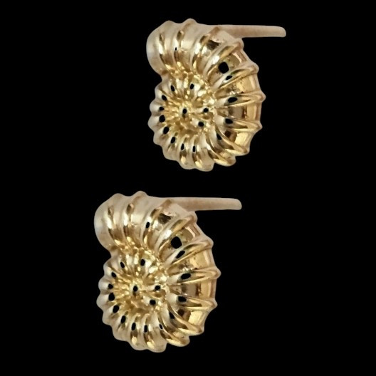 گوشواره میخی طلا 18عیار صدف اسپیرال 1.250گرم