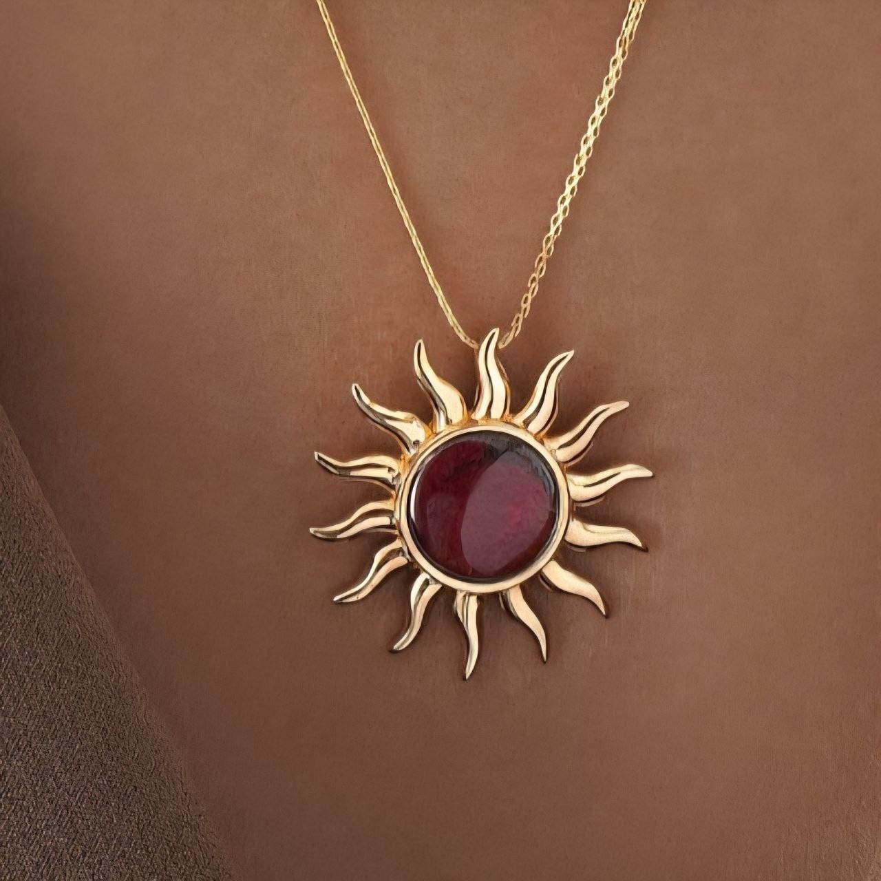 آویز طلا 18عیار خوشید عقیق 2.350گرم
