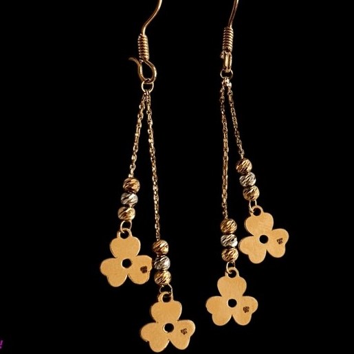 گوشواره طلا 18عیار گل و گوی البرناردو 3.060گرم