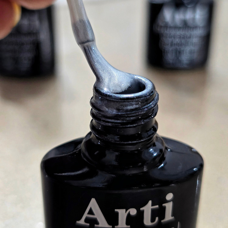 لاک ژل کاشت ناخن آرتی Arti رنگ پرفروش شیری و صدفی