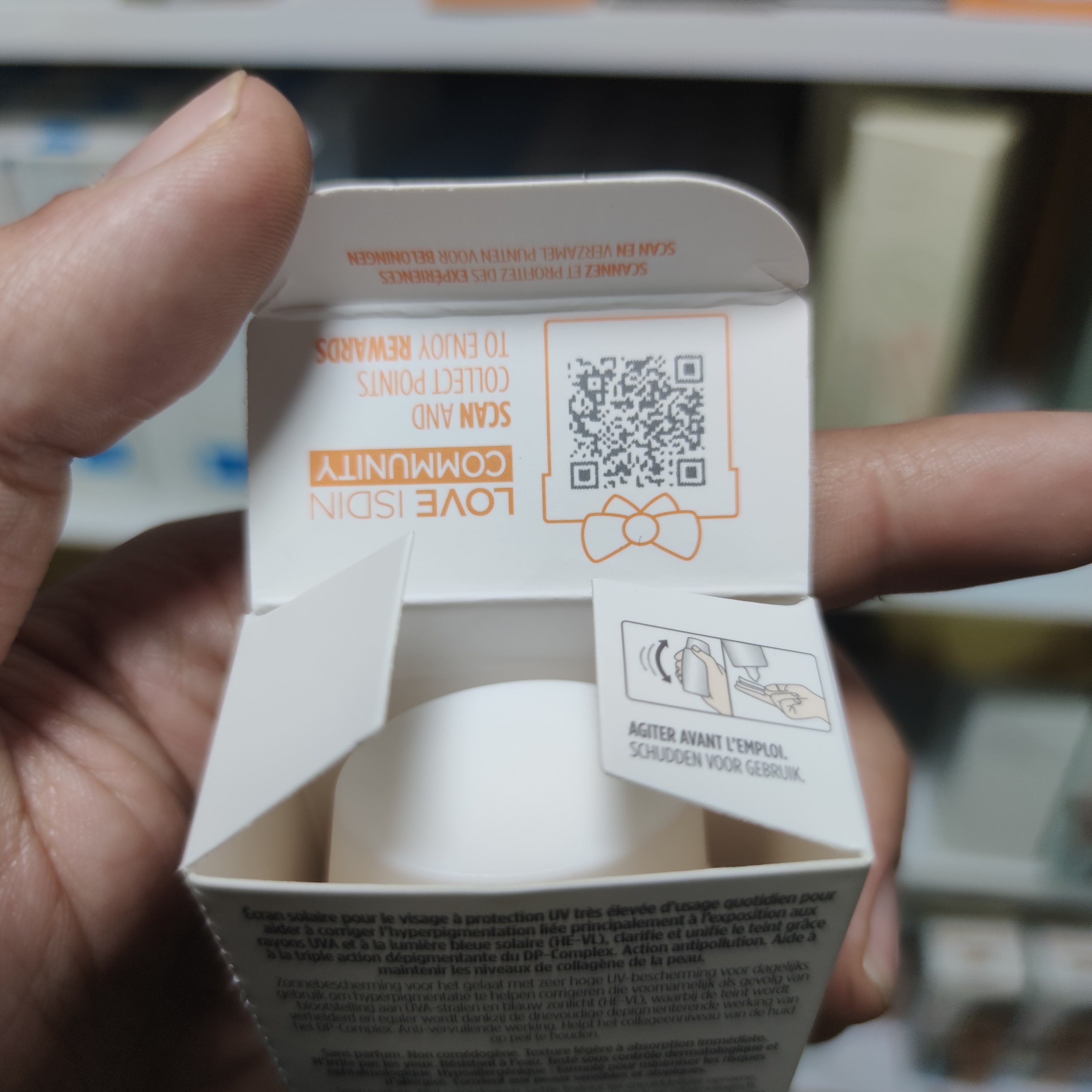 ضد آفتاب ضدلک ایزدین اکتیویونیفای بدون رنگ اورجینال 50ml کاهش لک و محافظت کامل