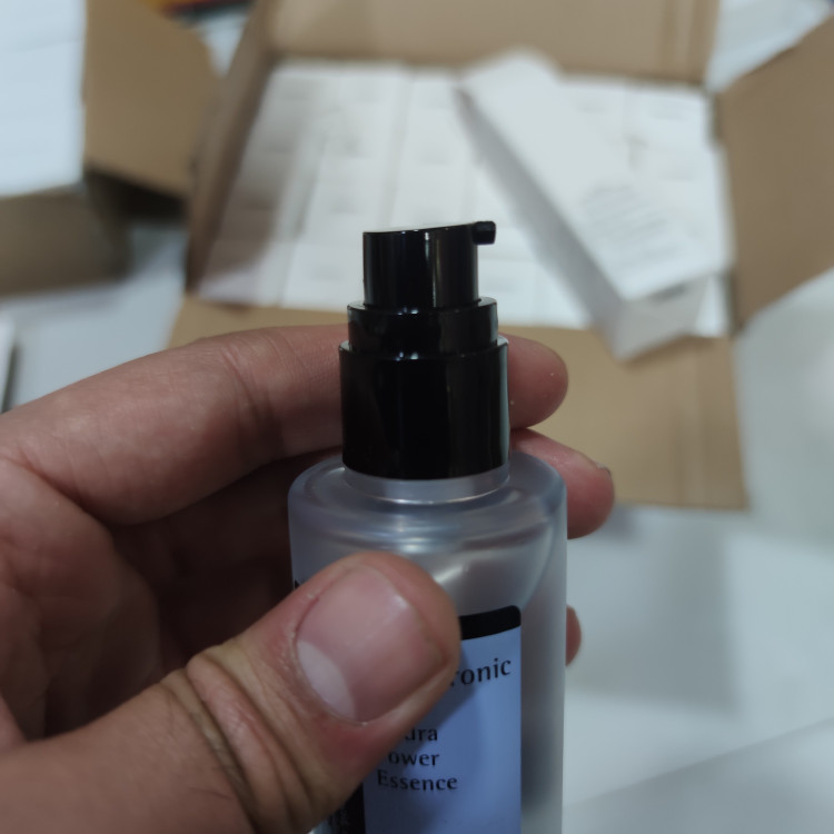 سرم اسنس هیالورونیک اسید کوزارکس جعبه پروانه ای جدید کره ای آبرسان قوی حجم 100ml