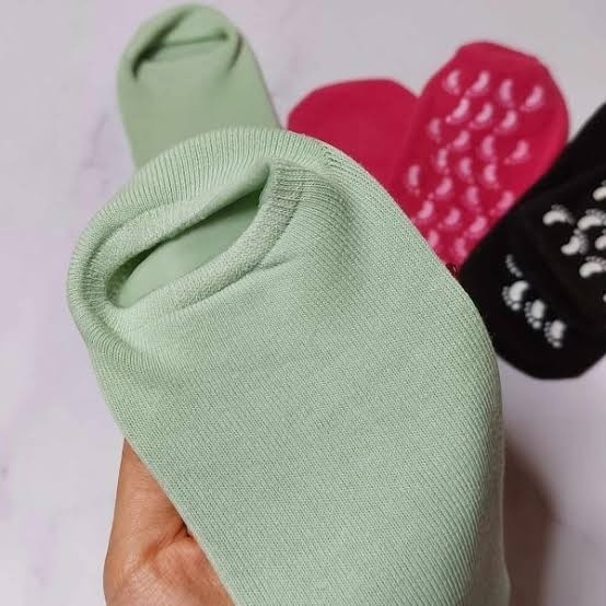 جوراب سیلیکونی رفع ترک پا و نرم کننده پا