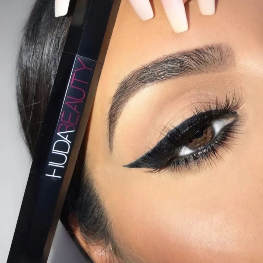 خط چشم ماژیکی مشکی هدی بیوتی Huda Beauty