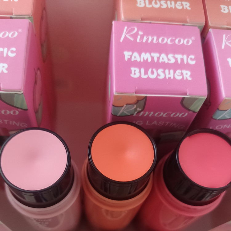 رژگونه براش دار استیکی ریموکو FAMTASTIC BLUSHER