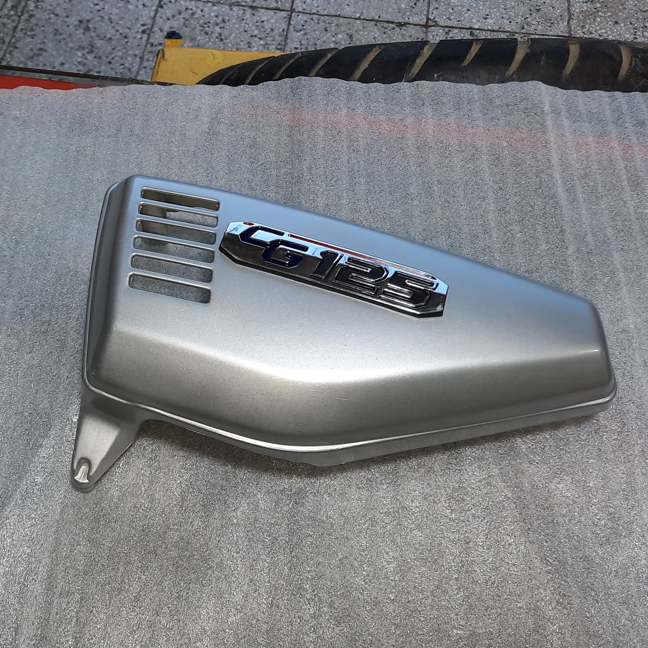 قاب بقل  روی باک رنگ نقره ای اصل