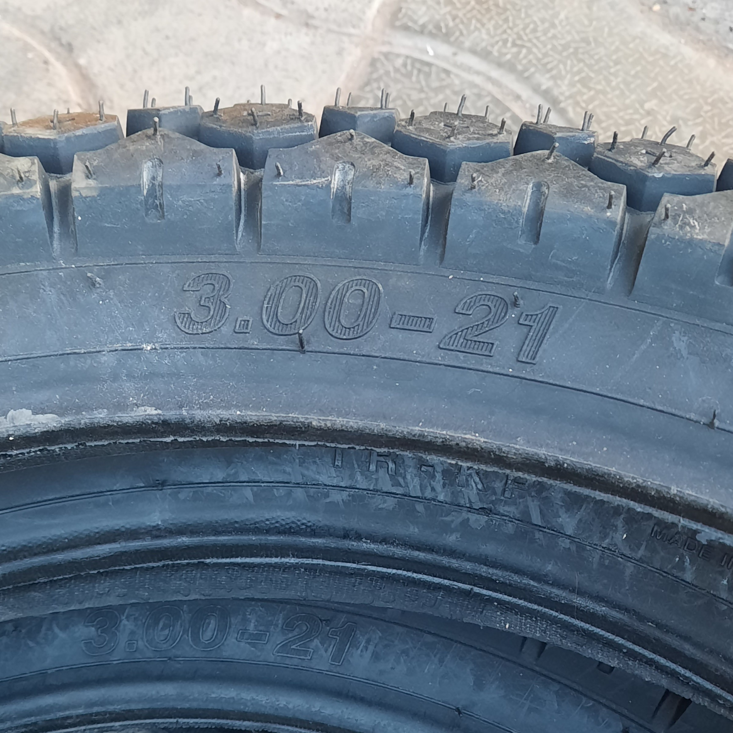 لاستیک 300در21گل تریل جلو انواع تریل