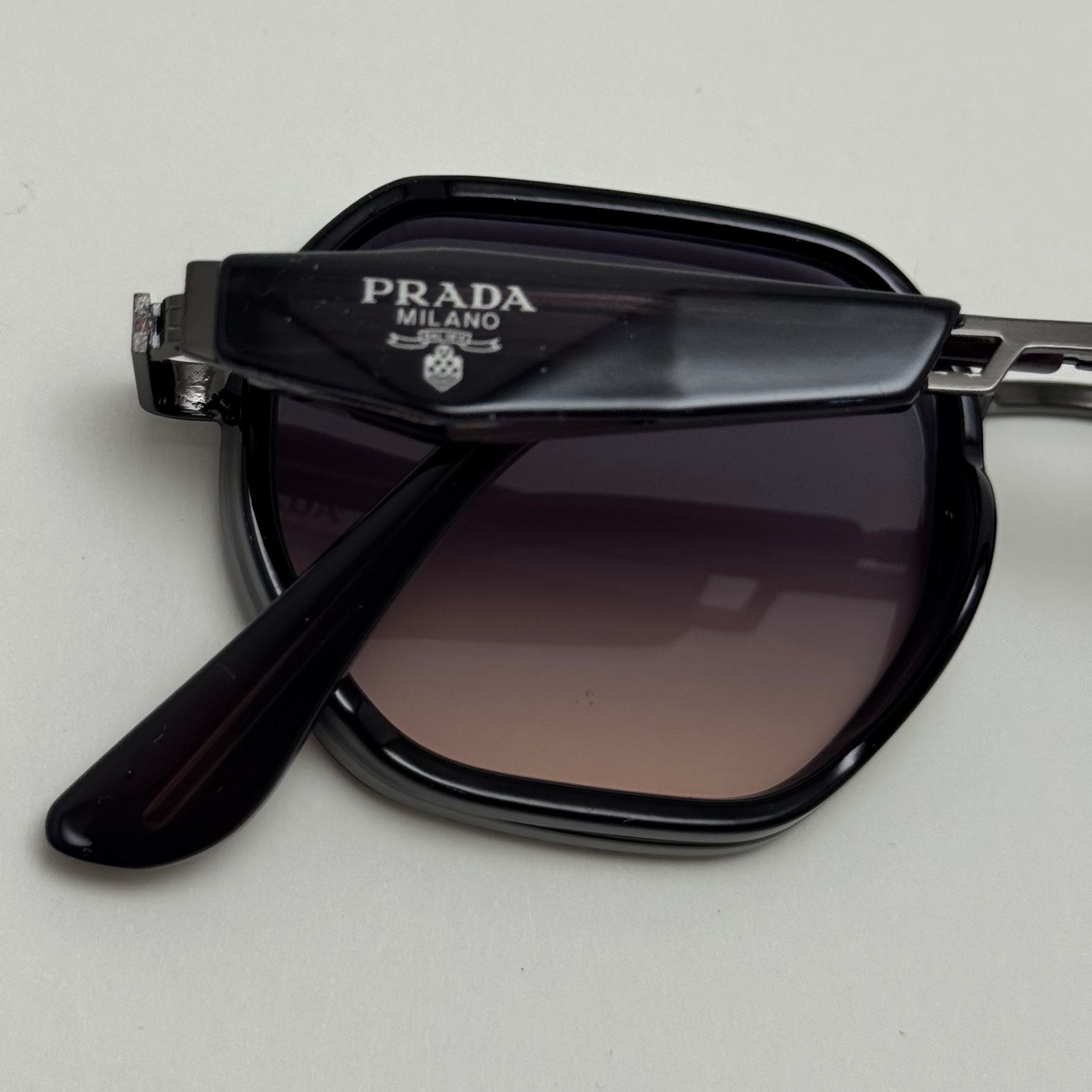 عینک آفتابی پرادا prada تیتانیومی به همراه پک کامل پرادا کد 527