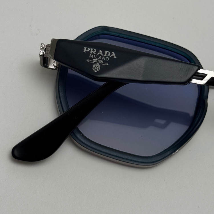 عینک آفتابی پرادا prada آبی به همراه پک کامل پرادا کد 527