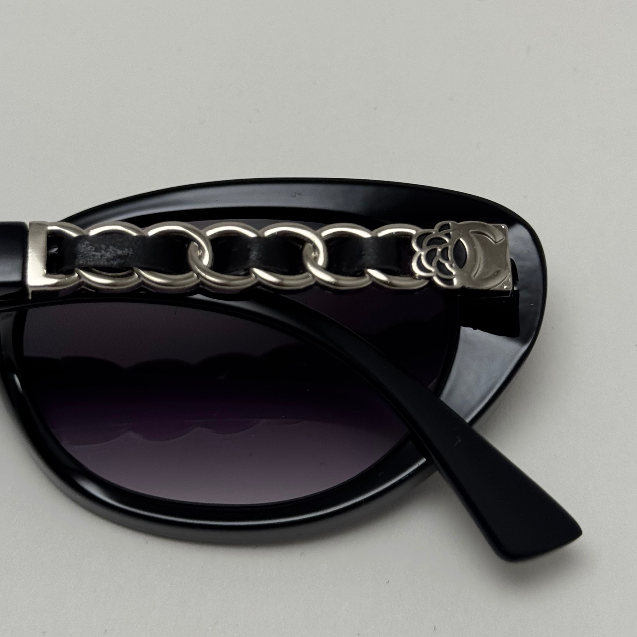 عینک آفتابی زنانه بیضی شنل CHANEL تمام مشکی کد رفرنس 1189 - کیفیت مستر - لولا دوبل