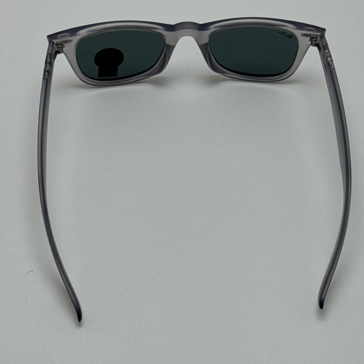 عینک آفتابی ریبن ویفرر شیشه سنگ طوسی عدسی مشکی که همراه پک کامل ریبن Rayban WAYFARER RB 2140 سایز 50