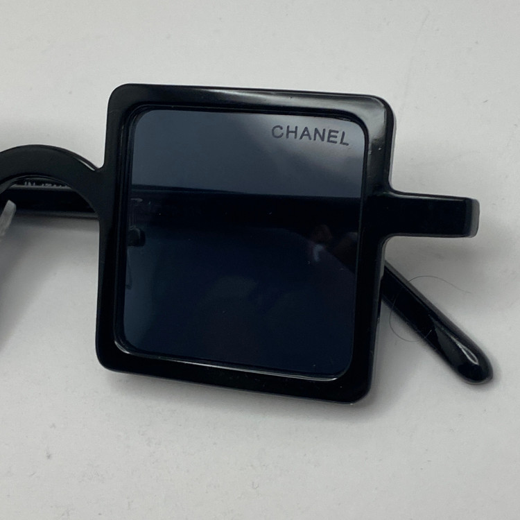 عینک آفتابی شنل CHANEL مربعی مشکی خاص به همراه کاور و دستمال مخصوص