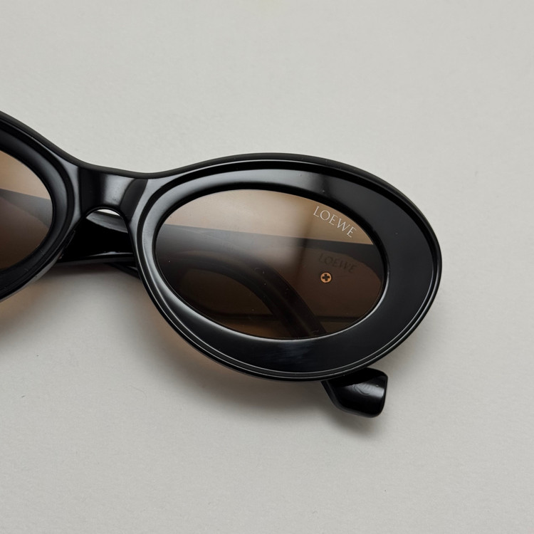 عینک آفتابی زنانه Loewe Oval Chunky لووه بیضی قهوه ای پر رنگ کد 1207