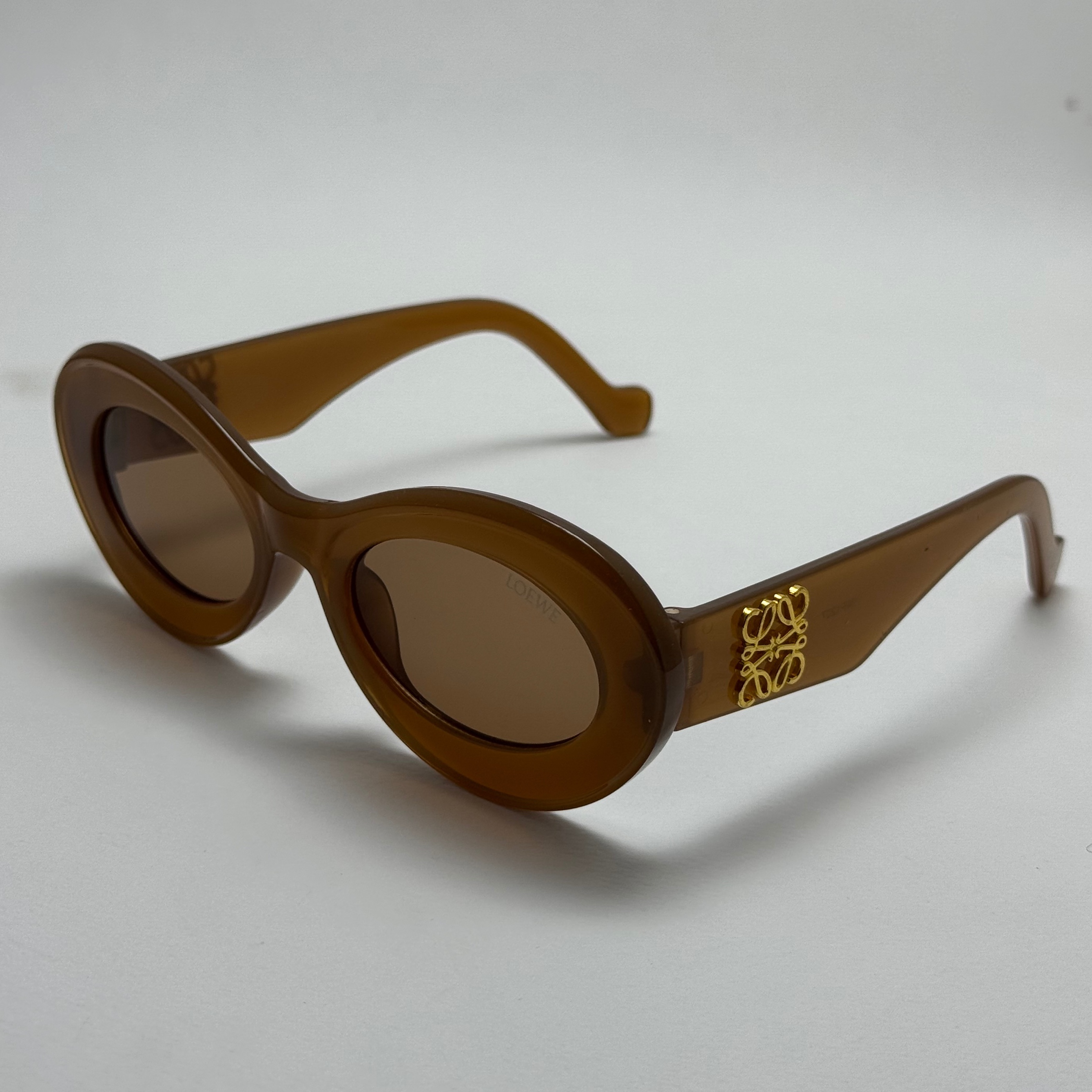 عینک آفتابی زنانه Loewe Oval Chunky لووه بیضی قهوه ای کد 1207