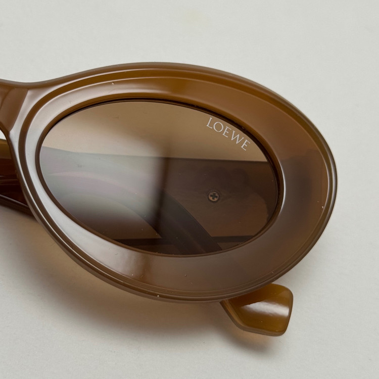 عینک آفتابی زنانه Loewe Oval Chunky لووه بیضی قهوه ای کد 1207