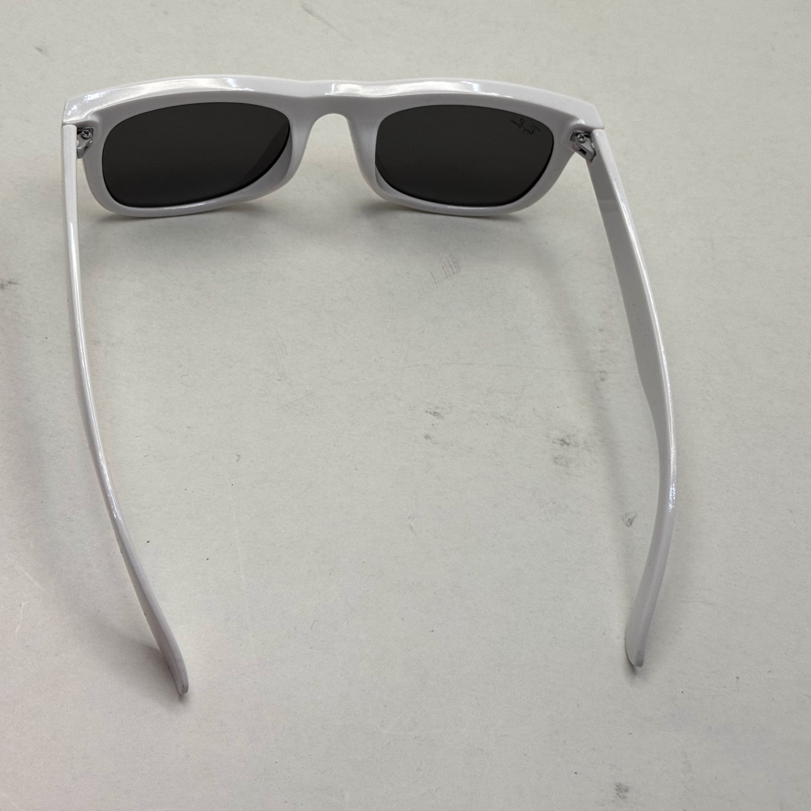 عینک آفتابی ریبن ویفرر ریورس سفید به همراه پک کامل rayban