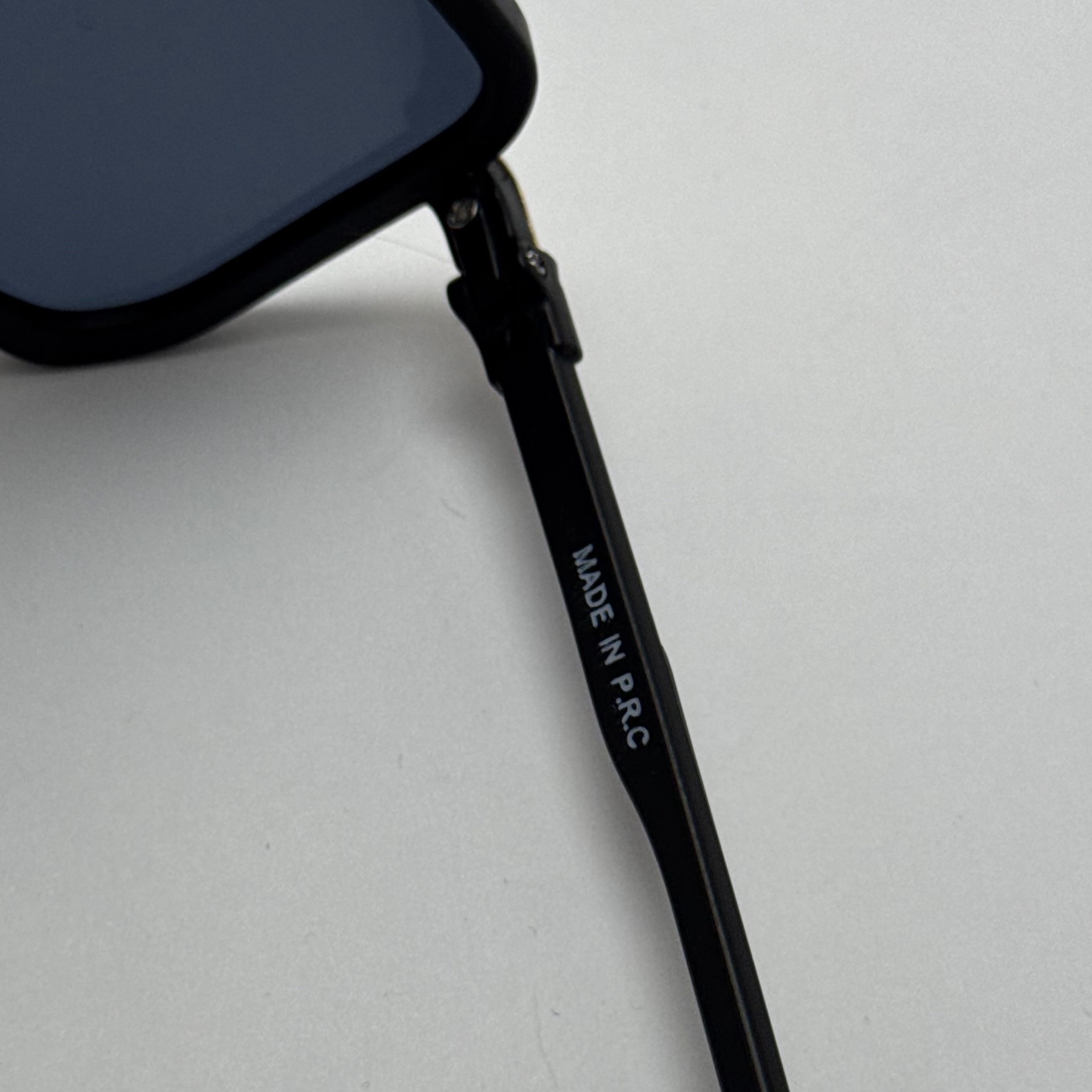 عینک آفتابی تمام مشکی کد 2246