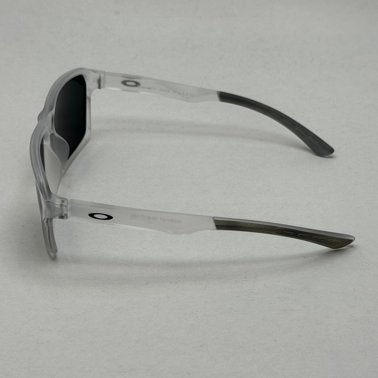 عینک اوکلی مستطیلی پلاریزه سبک OAKLEY آمریکایی مشکی فریم شفاف کد WG83107