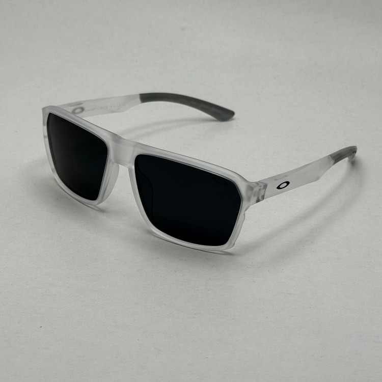 عینک اوکلی مستطیلی پلاریزه سبک OAKLEY آمریکایی مشکی فریم شفاف کد WG83107