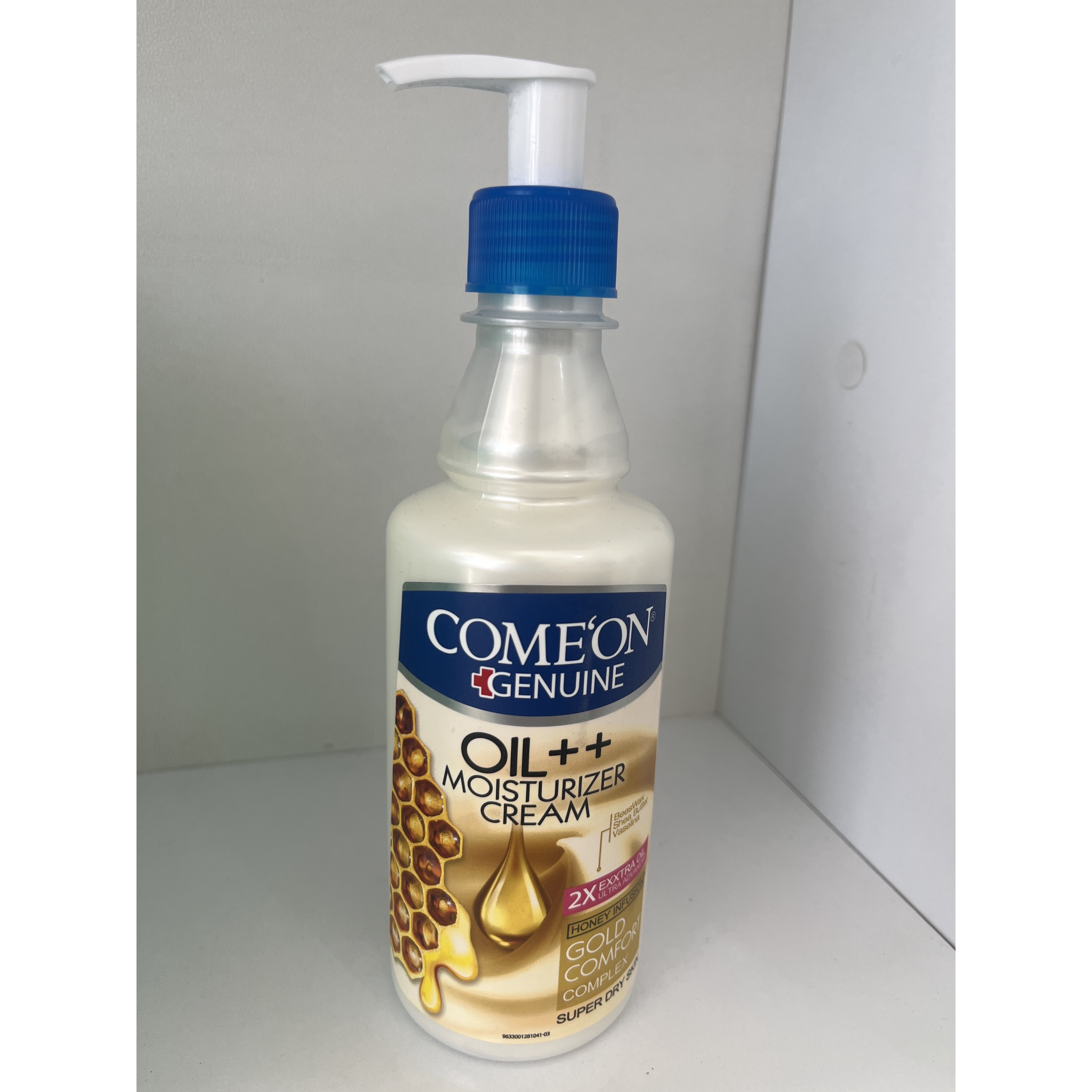 کرم مرطوب کننده پمپی کامان Oil حجم 400 میلی لیتر مناسب پوست خیلی خشک