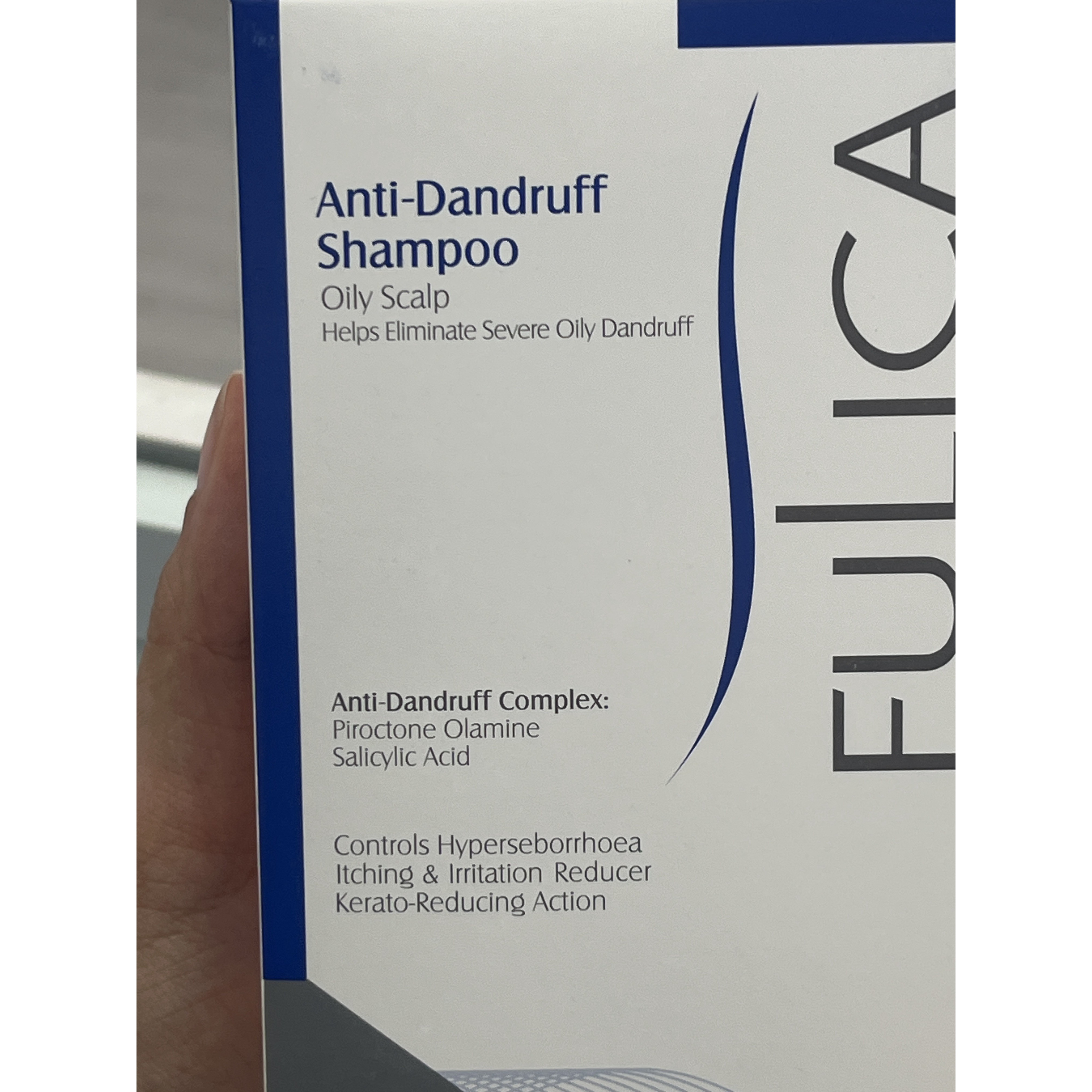 شامپو ضدشوره موهای چرب فولیکا 200 میلی لیتر کمک به کاهش شوره چرب و خارش پوست سر