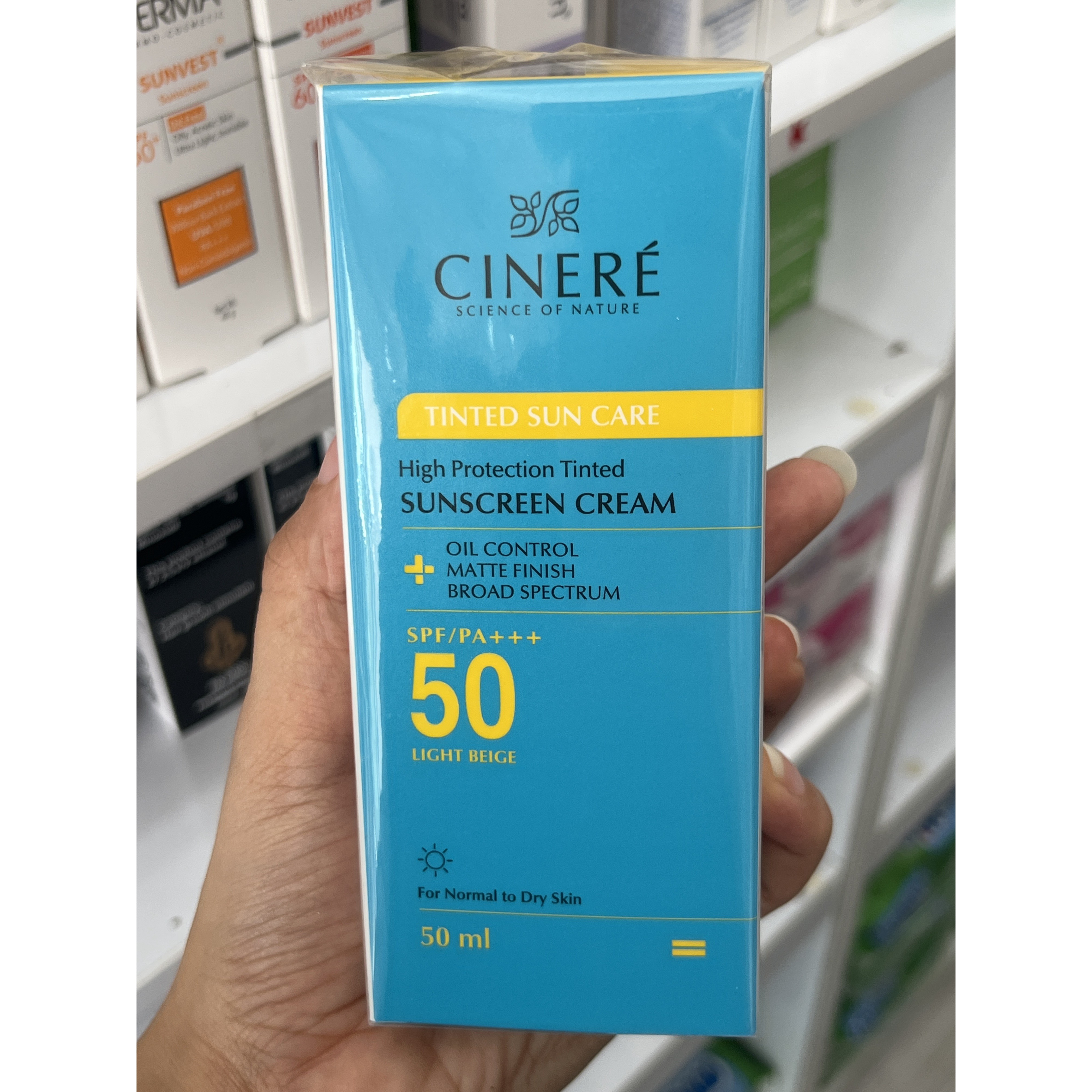 کرم ضد آفتاب رنگی سینره SPF50 لایت بژ 50 میلی لیتر مناسب پوست نرمال تا خشک