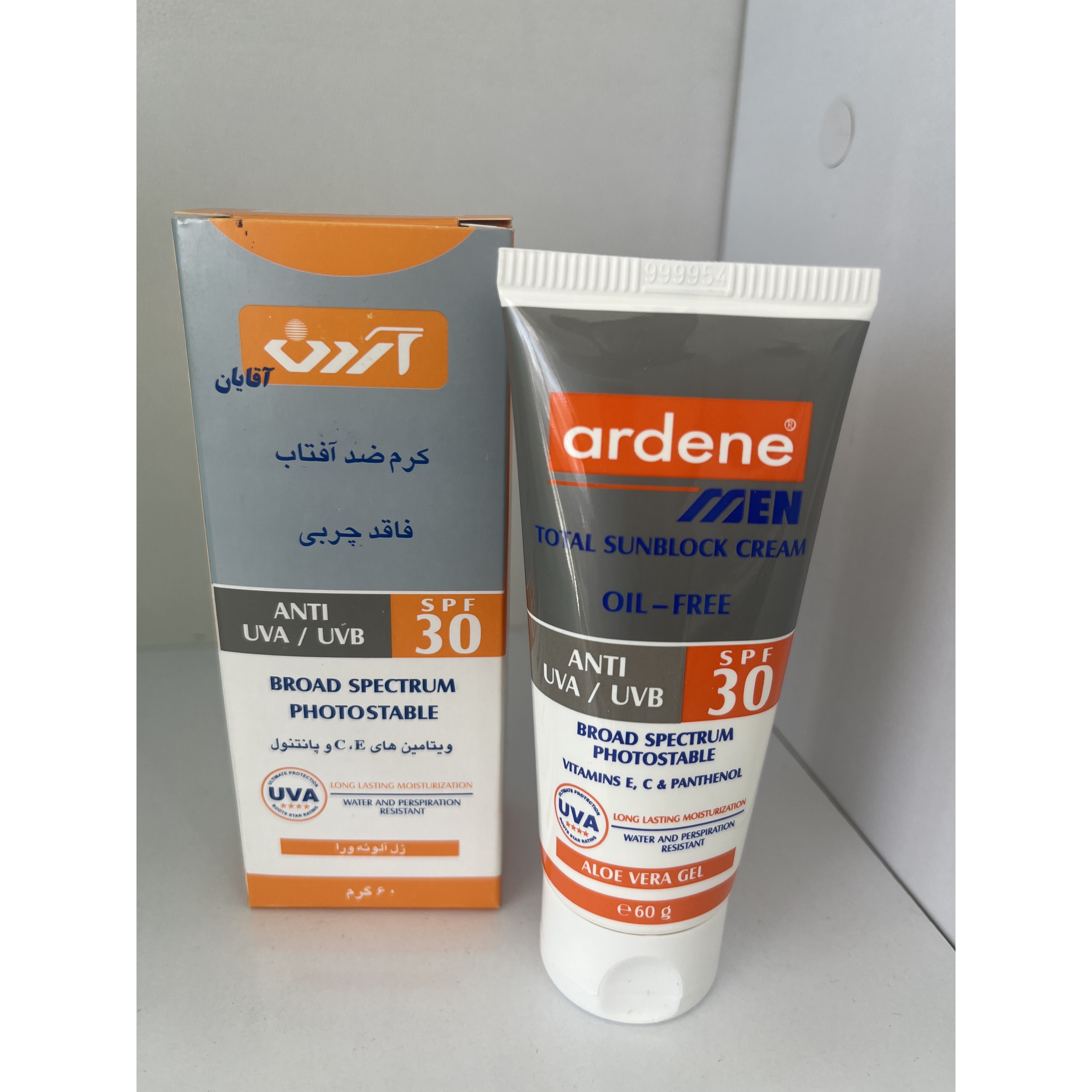 کرم ضدآفتاب مردانه آردن SPF 30 وزن 60 گرم فاقد چربی و محافظ UVA UVB